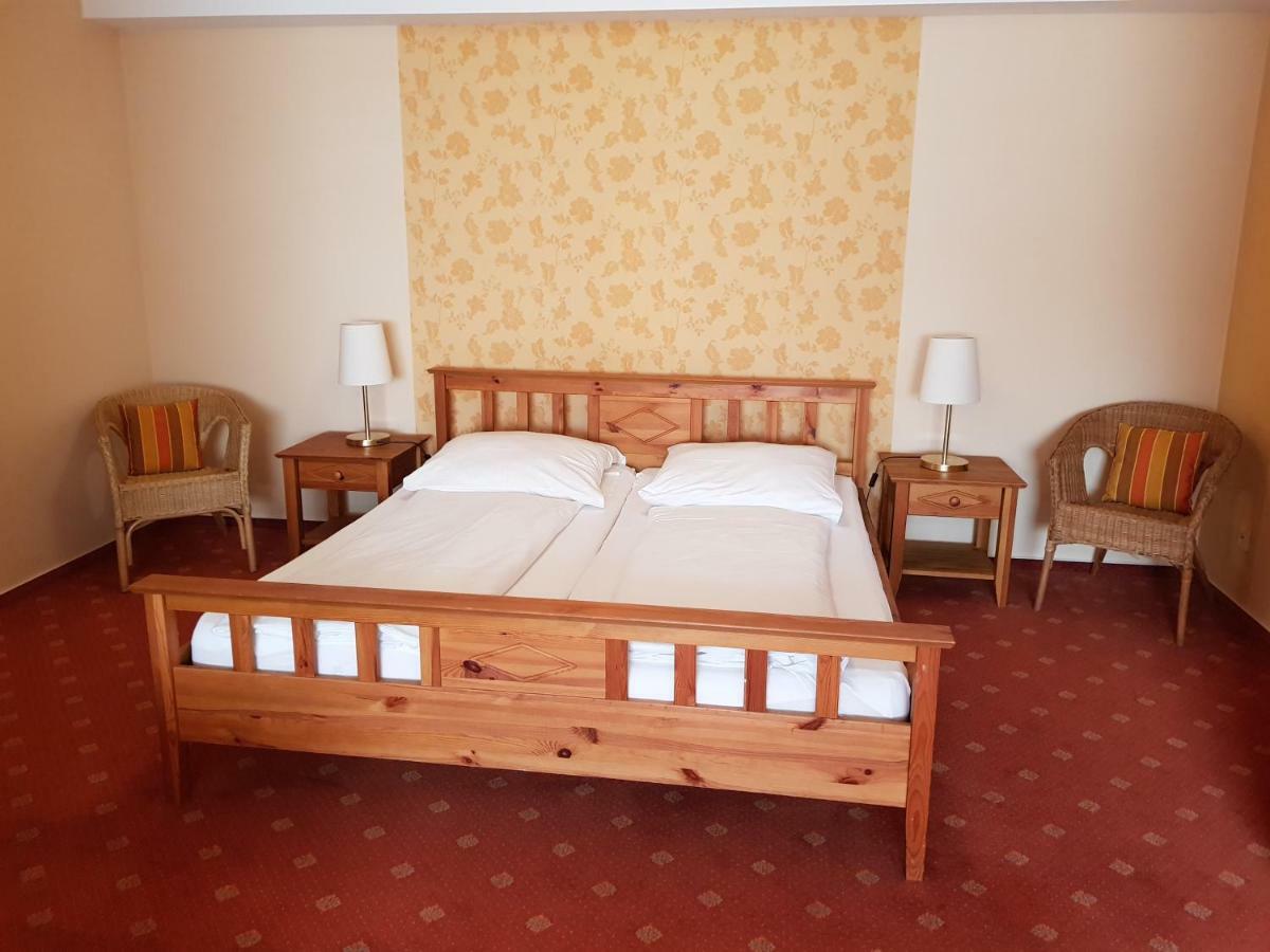 Hotel "Zum Moseltal" แมร์ริง ภายนอก รูปภาพ